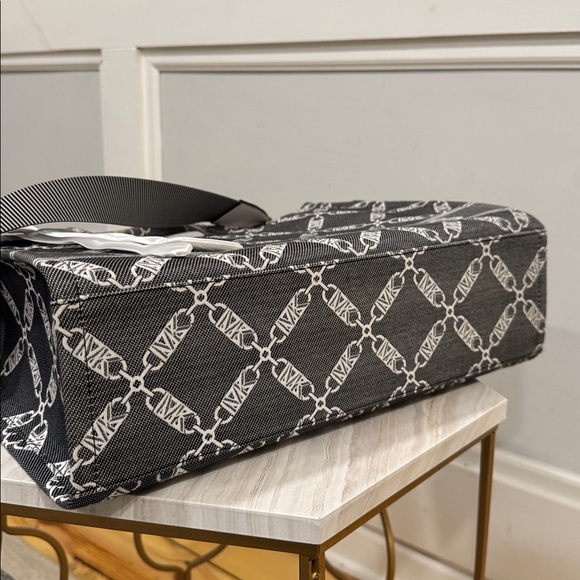 Michael Kors Bag Gigi Large Empire Logo Jacquard Gray White Tote - Picture 9 of 17